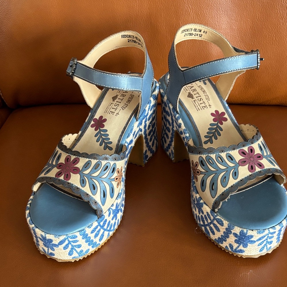 SPRING STEP L’ARTISTE Blue and Cream Floral Platform Sandals